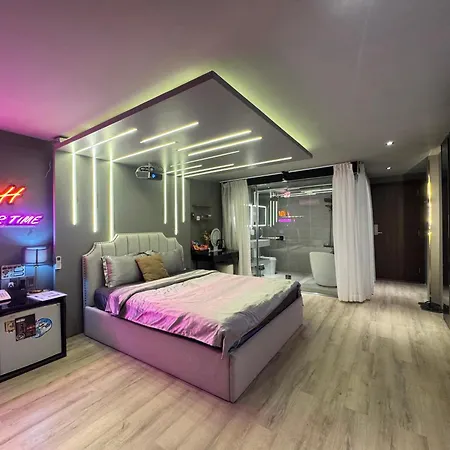 M&H Cinema Hotel